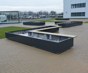 Stratum aluminium large planters