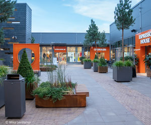 Outdoor seating - Helsinki Outlet