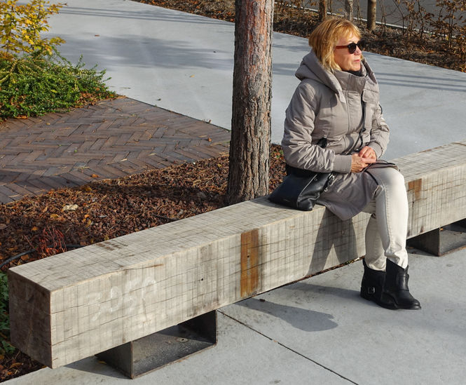 Outdoor seating for French retail outlet and bus network