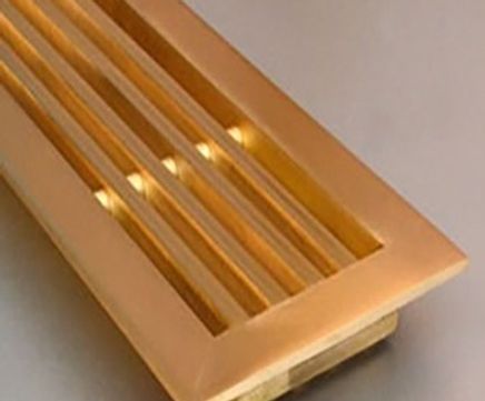 Blade floor ventilation grille