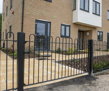 Bow-top steel railings