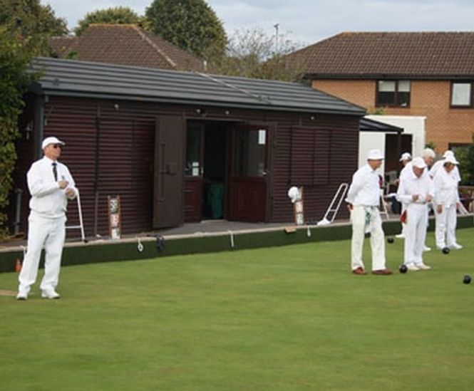 Timber-clad pavilion for bowls club