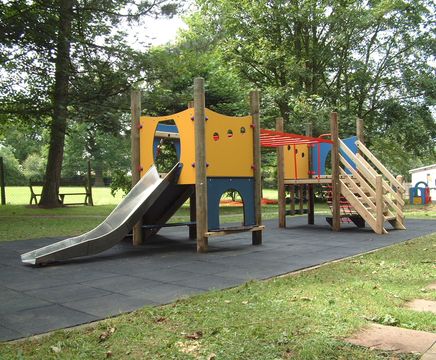 Klunk two tower play unit