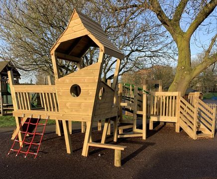 Bespoke treehouse for EYFS play area at London school