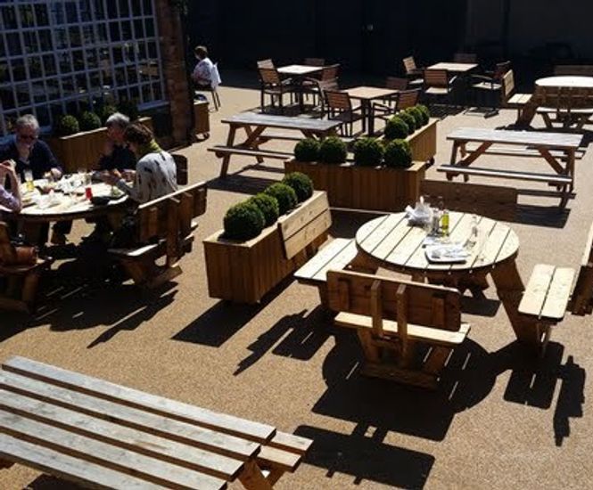Resin bound surfacing, traditional country inn courtyard