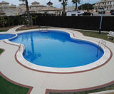 Resin bound porous surfacing for Spanish pool surround - on this page