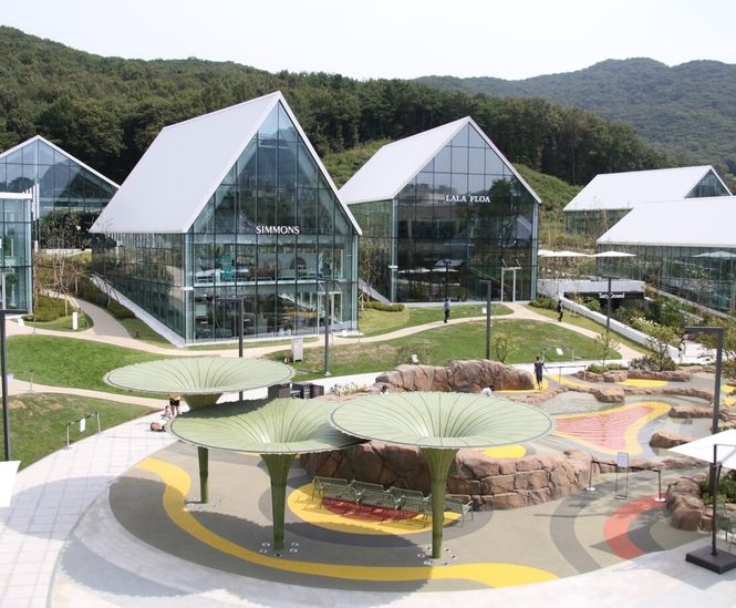 Decorative resin bound walkways for shopping complex