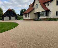 Porous resin bound surfacing for sloping driveway
