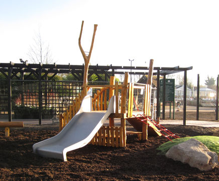 Design of a natural play area at Woodcote Green Nursery