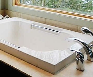Imersa Japanese-style deep-soaking tub