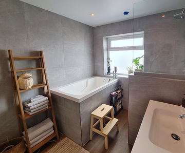 Compact deep soaking tub for family bathroom