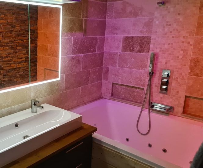 2-person soaking tub with hydrotherapy for Alpine home