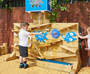 Water play equipment