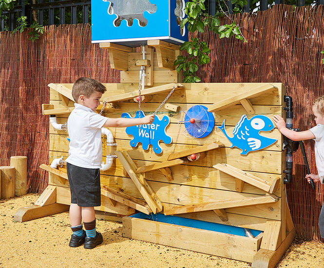 Water play equipment