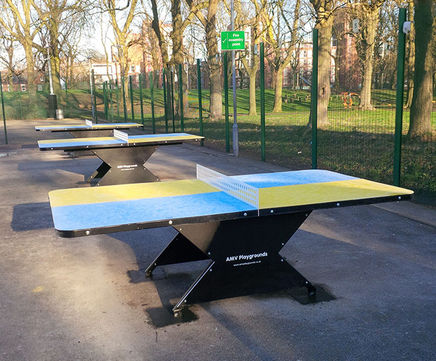 Outdoor table tennis table
