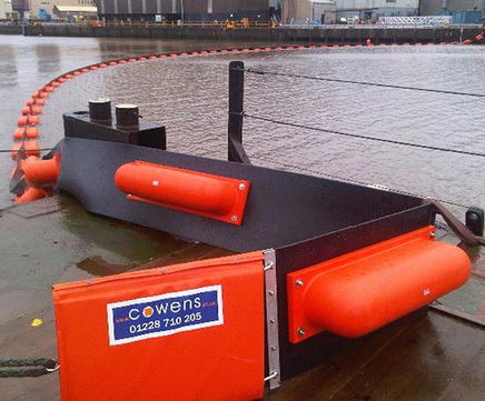 Containment booms