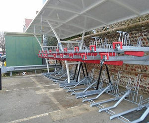 CapaCITY two-tier bike rack with gas-assisted lifting