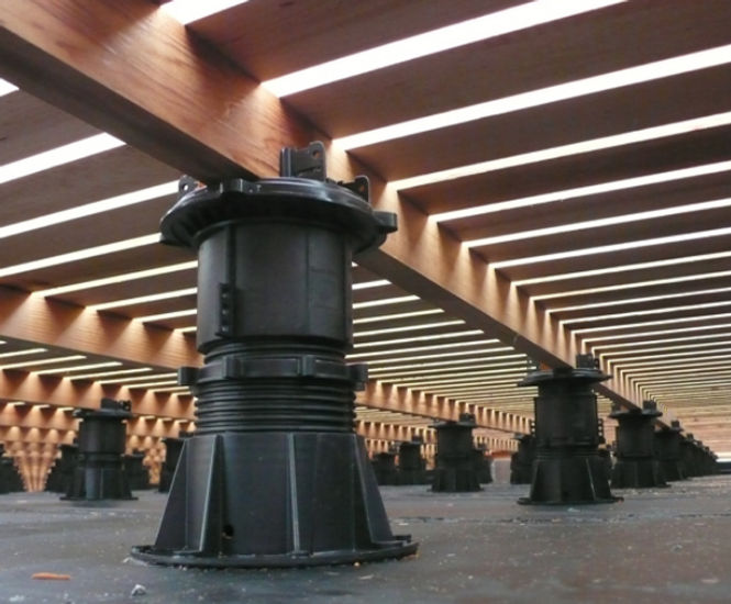 Precision pedestal system for Shard viewing platform Buzon UK