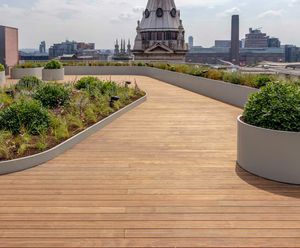 Adjustable pedestal system for corporate roof terrace