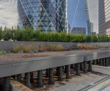 Adjustable pedestals support 40-storey tower roof deck