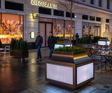 Bespoke illuminated street planters for Old Quebec St