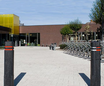 Square Bollard - recycled plastic traffic bollard with diamond top