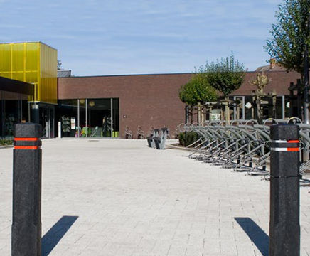 Square Bollard - recycled plastic traffic bollard with diamond top