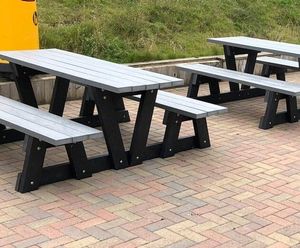 Lyon picnic table with step-through bench seats