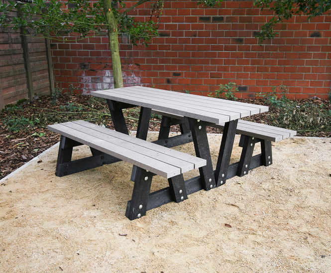 Lyon picnic table with step-through bench seats