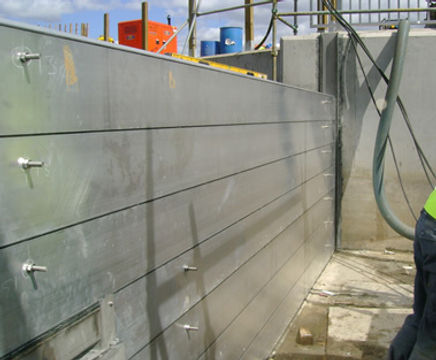 Stainless steel and aluminium stoplogs