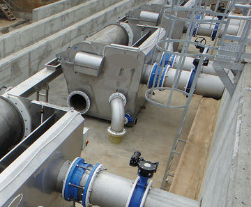 Automatic rotary screen for solids and liquid separation