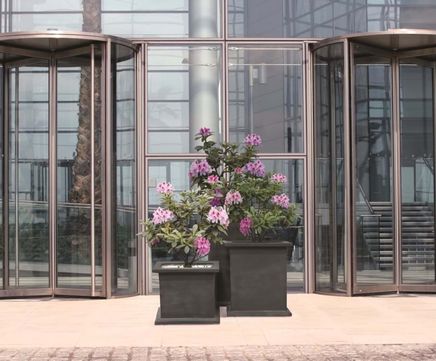 Garden Classics - Kensington lightweight GRP outdoor planter