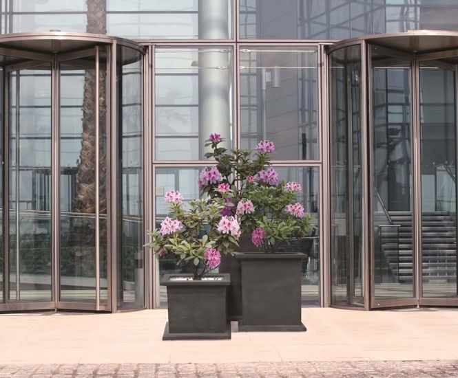 Garden Classics - Kensington lightweight GRP outdoor planter