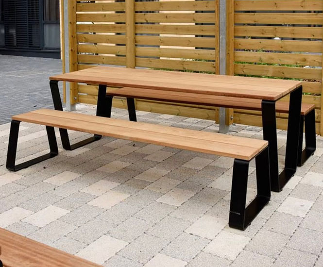 Caerphilly – steel framed picnic bench timber slats
