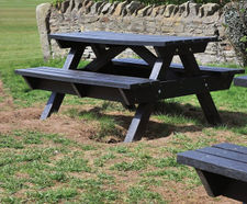Sneyd Hill Picnic Bench - recycled plastic picnic table