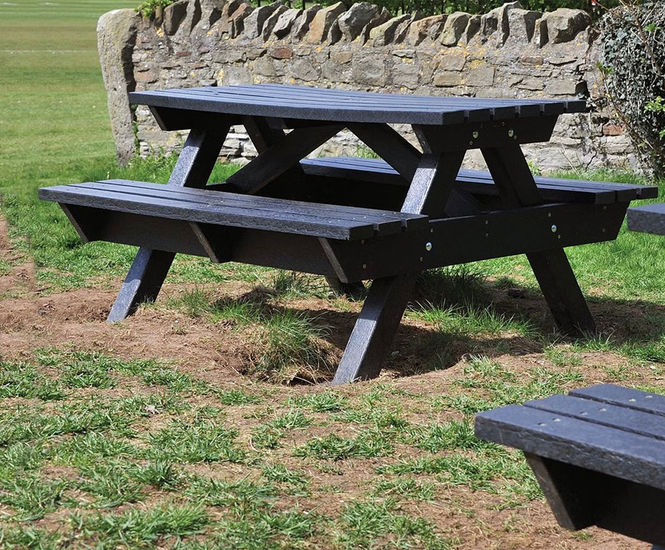 Sneyd Hill Picnic Bench - recycled plastic picnic table