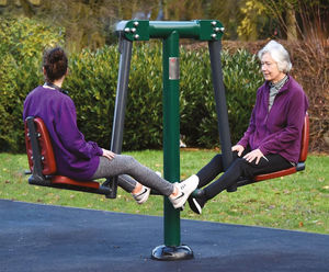 Double Squat Push – outdoor fitness station