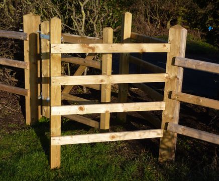 Timber kissing gates