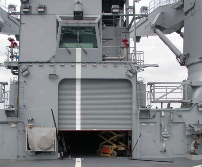 Marine - heavy-duty, thermally-insulated roller shutter for ships