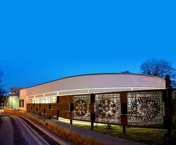 Images for Bespoke fencing creates serene retreat at cancer centre