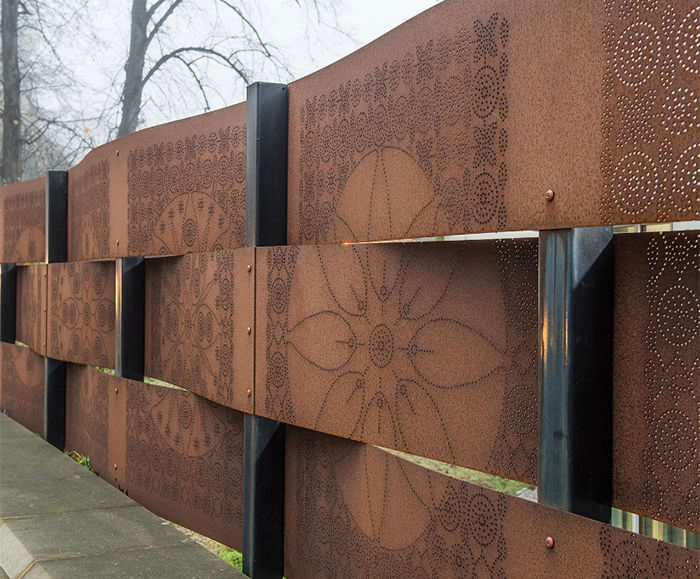 Images for Bespoke fencing creates serene retreat at cancer centre