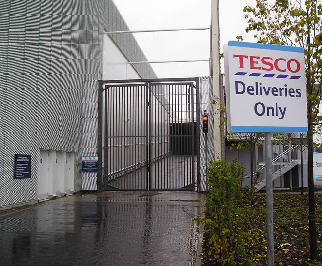 Automatic hinged/swing security gates for fencelines