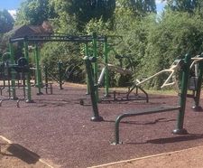 30-user outdoor gym - Kensington Memorial Park