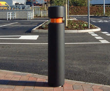 EB100 - MDPE bollard with galvanised mild steel core