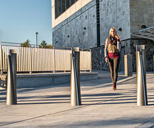 Guide illuminated bollard