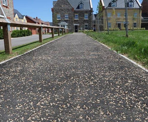ChipTex - decorative coloured aggregate surfacing for drives and pathways