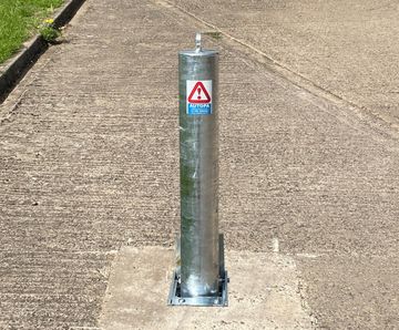 RetractaPost 745 FB - steel retractable post, round