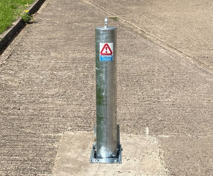 RetractaPost 745 FB - steel retractable post, round