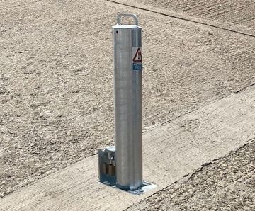 RetractaPost-GL 500 - galvanised steel retractable post 