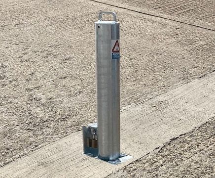 RetractaPost-GL 500 - galvanised steel retractable post 